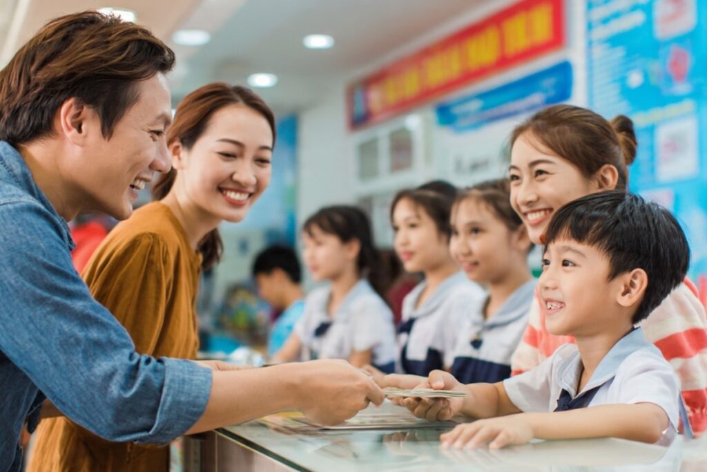 Giáo Viên Dạy Thêm Học Sinh Chính Khóa Có Thu Tiền Bị Phạt