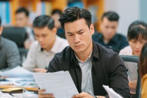 Miễn nhiệm viên chức để vợ hoặc chồng vi phạm pháp luật